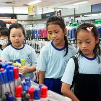 Kegiatan Outdoor Study Kelas III ke Gramedia Sudirman Pekanbaru | SD METTA MAITREYA